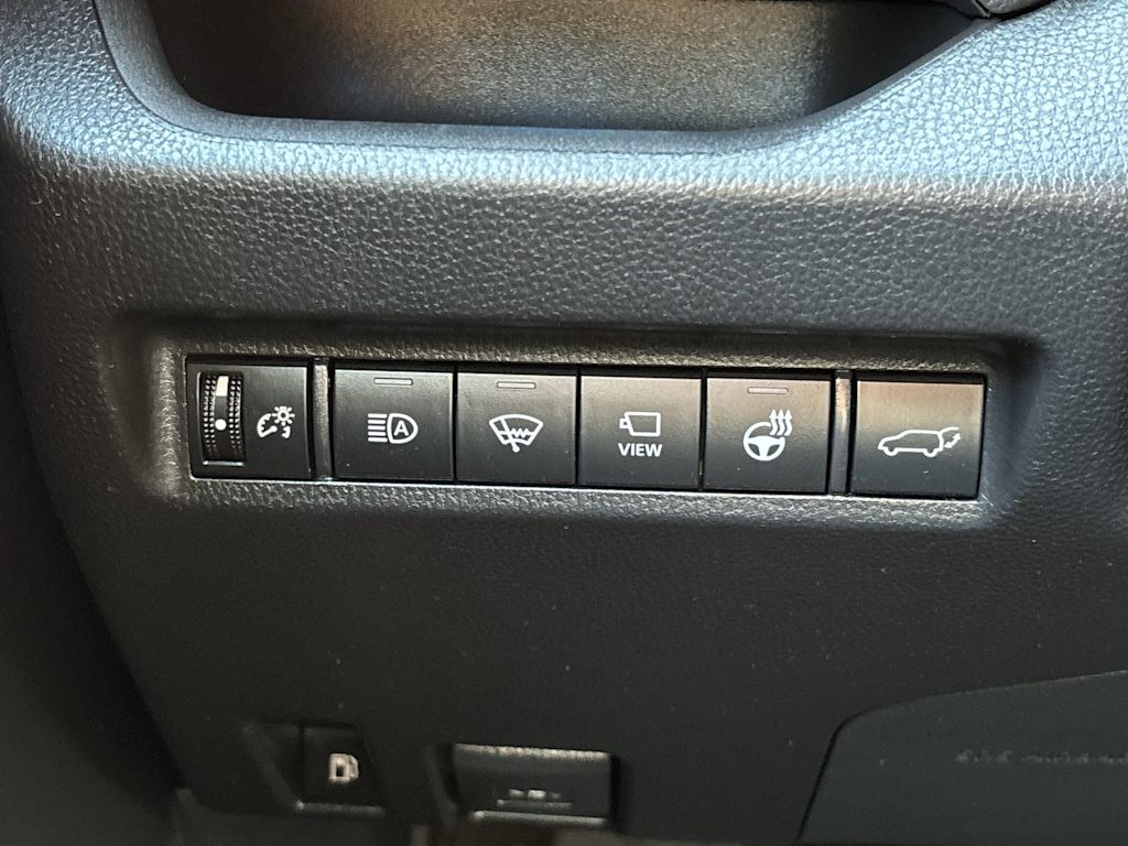 Thumbnail: 2022 Toyota RAV4 - 18