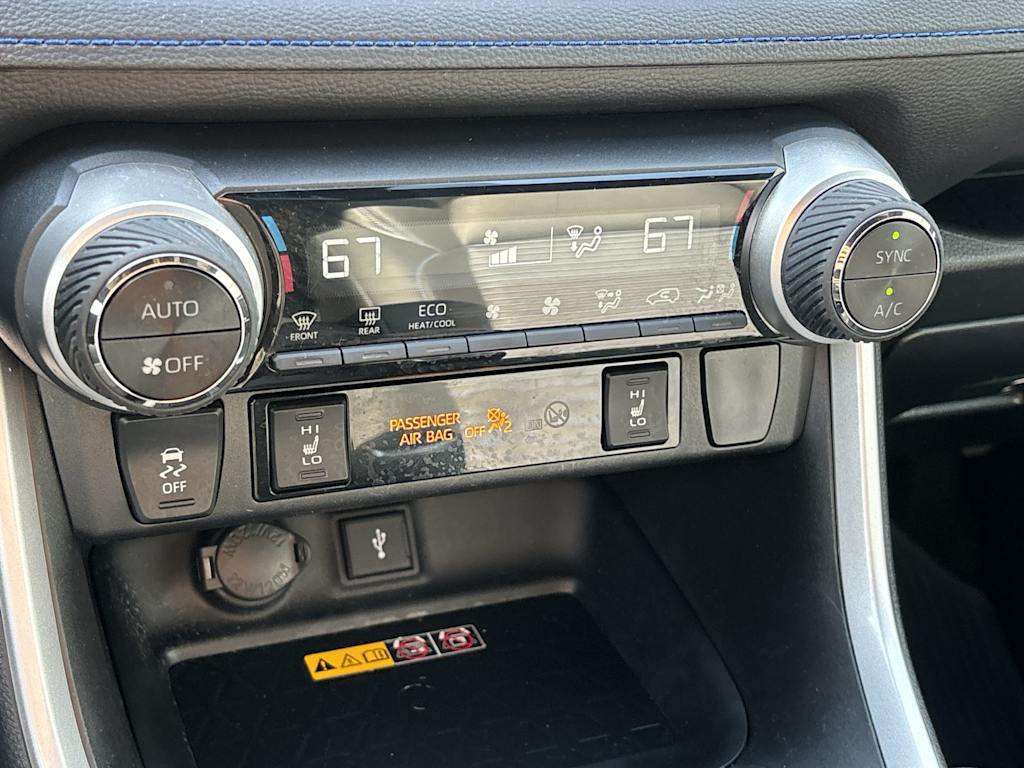 Thumbnail: 2022 Toyota RAV4 - 24