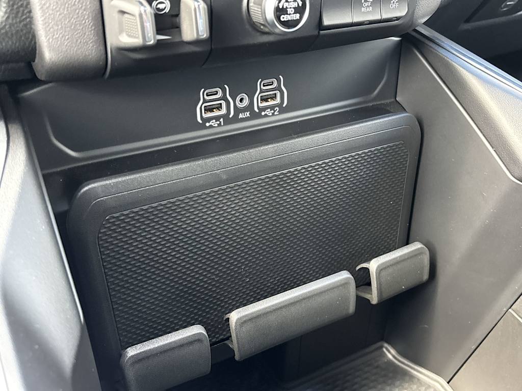 Thumbnail: 2026 RAM 1500 - 20