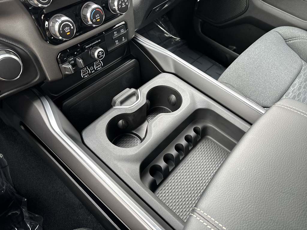 Thumbnail: 2026 RAM 1500 - 10