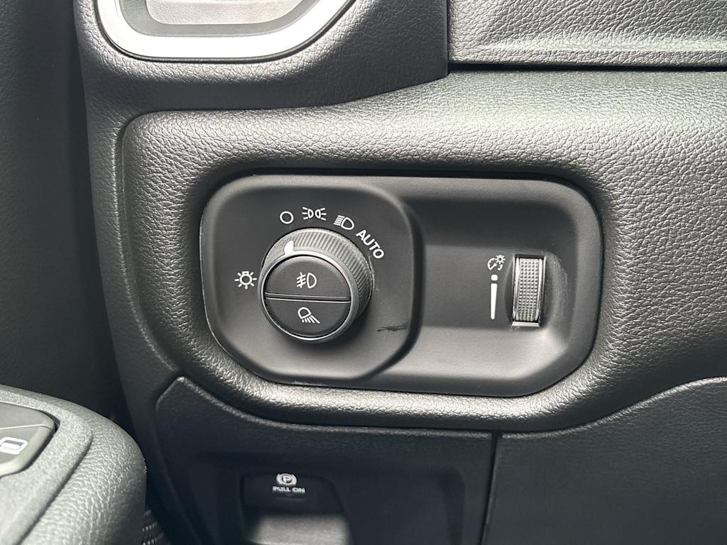 Thumbnail: 2026 RAM 1500 - 17