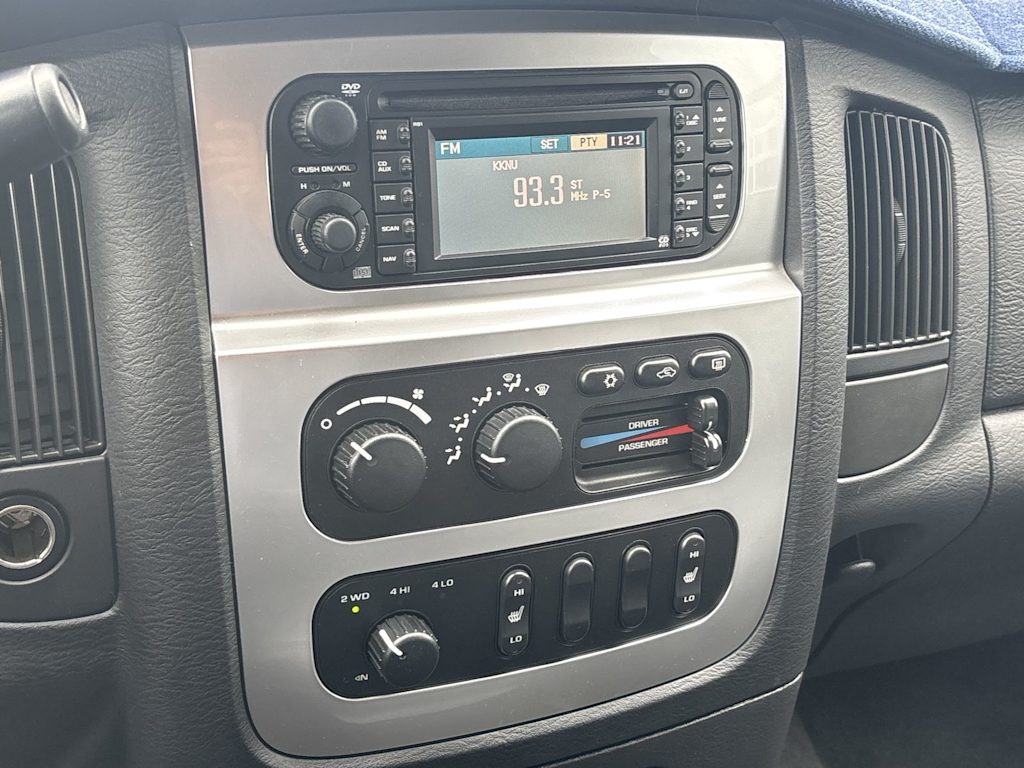 Thumbnail: 2004 Dodge Ram 3500 - 24