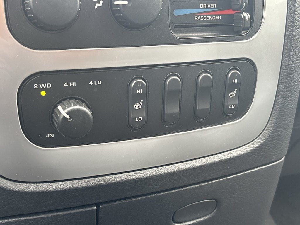 Thumbnail: 2004 Dodge Ram 3500 - 23
