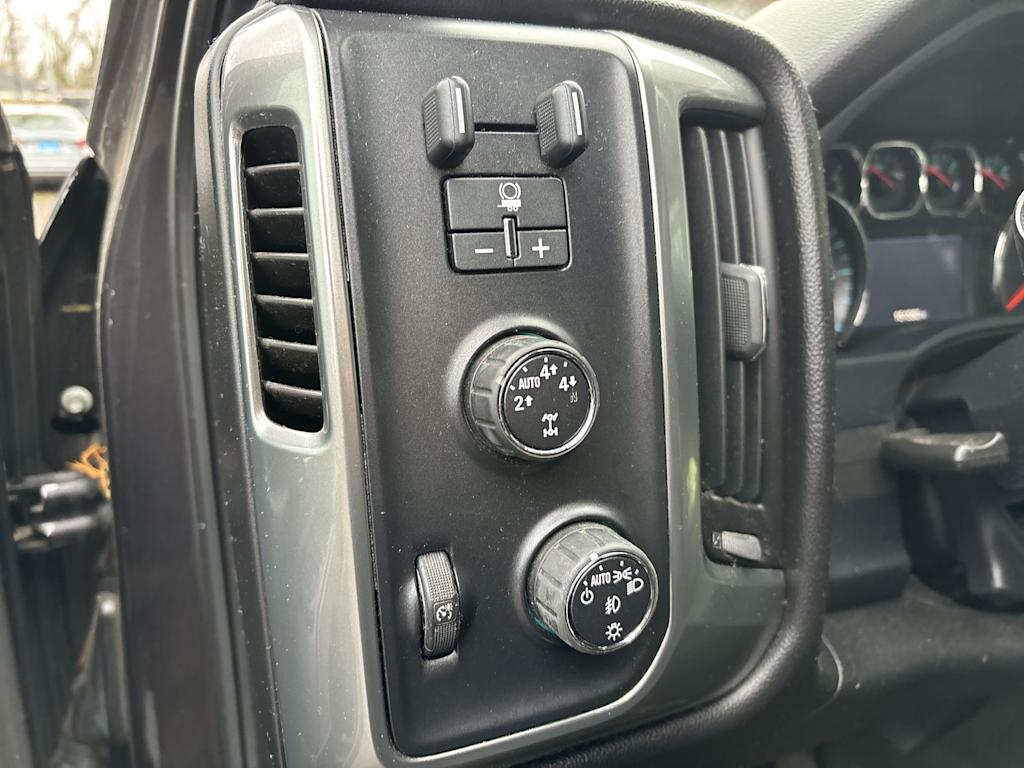 Thumbnail: 2016 Chevrolet Silverado 1500 - 2