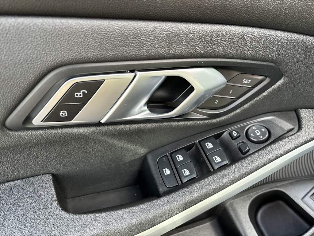 2020 BMW 3 Series 330xi 11