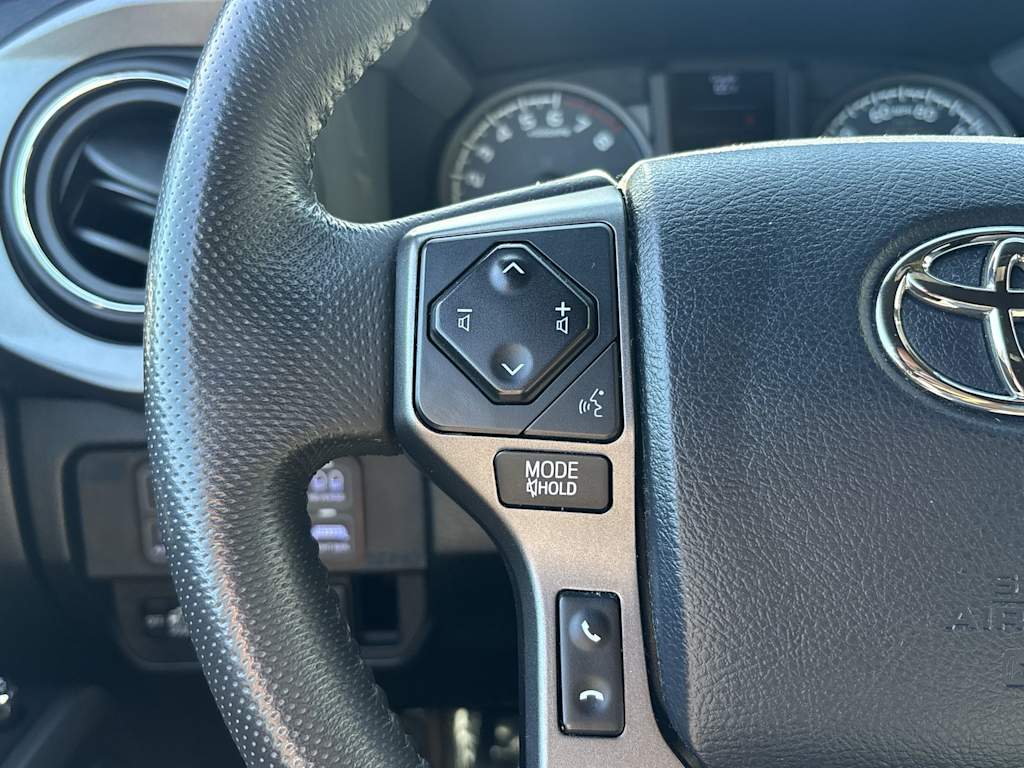 Thumbnail: 2018 Toyota Tacoma - 17