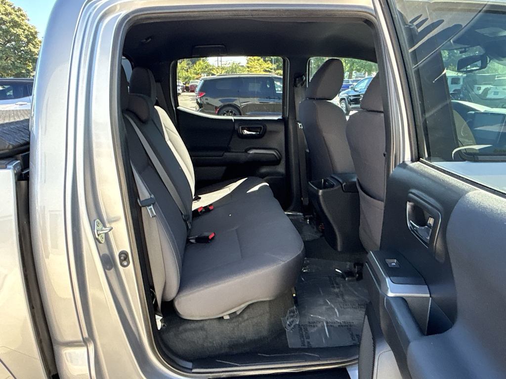 Thumbnail: 2018 Toyota Tacoma - 9