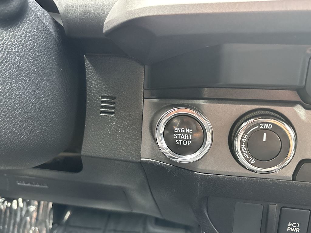Thumbnail: 2019 Toyota Tacoma - 18