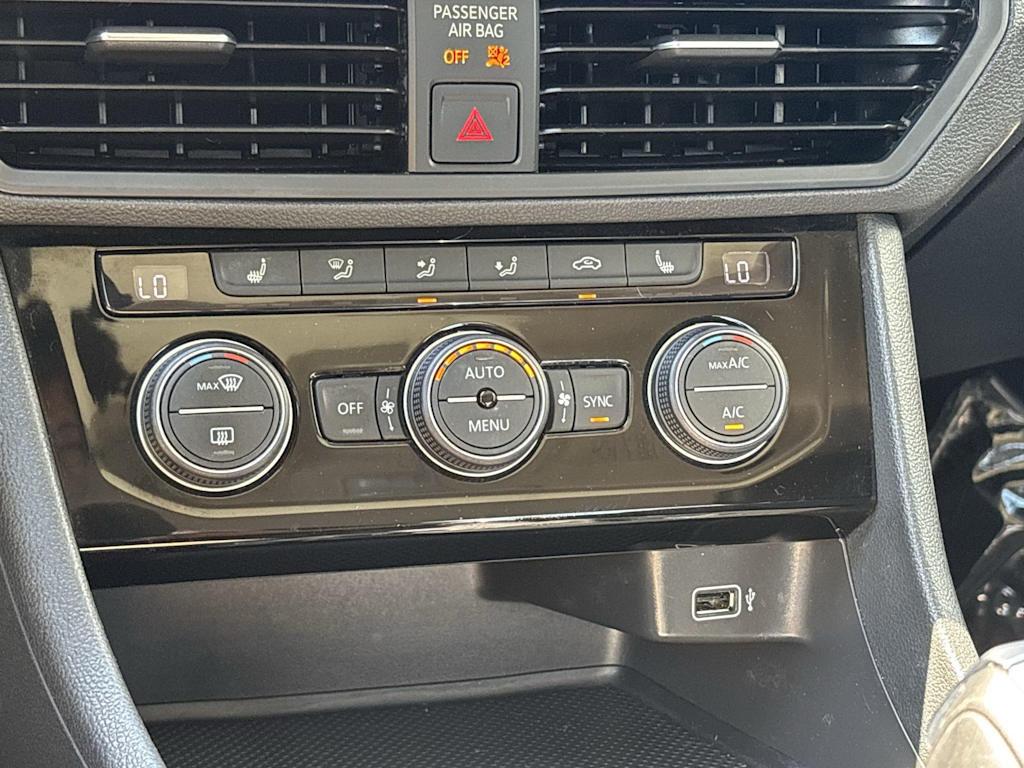 Thumbnail: 2019 Volkswagen Jetta - 22