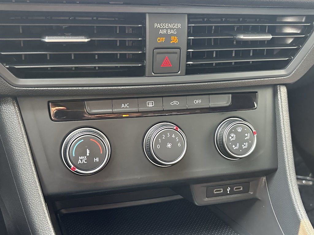 Thumbnail: 2021 Volkswagen Jetta - 24