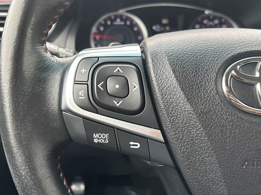 Thumbnail: 2015 Toyota Camry - 16