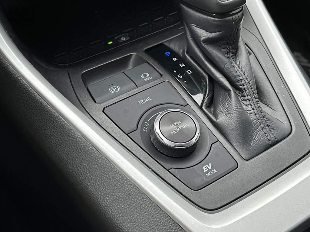 Thumbnail: 2021 Toyota RAV4 - 9