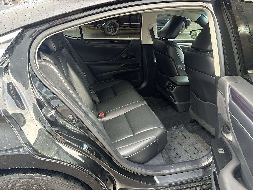 Thumbnail: 2021 Lexus ES - 7