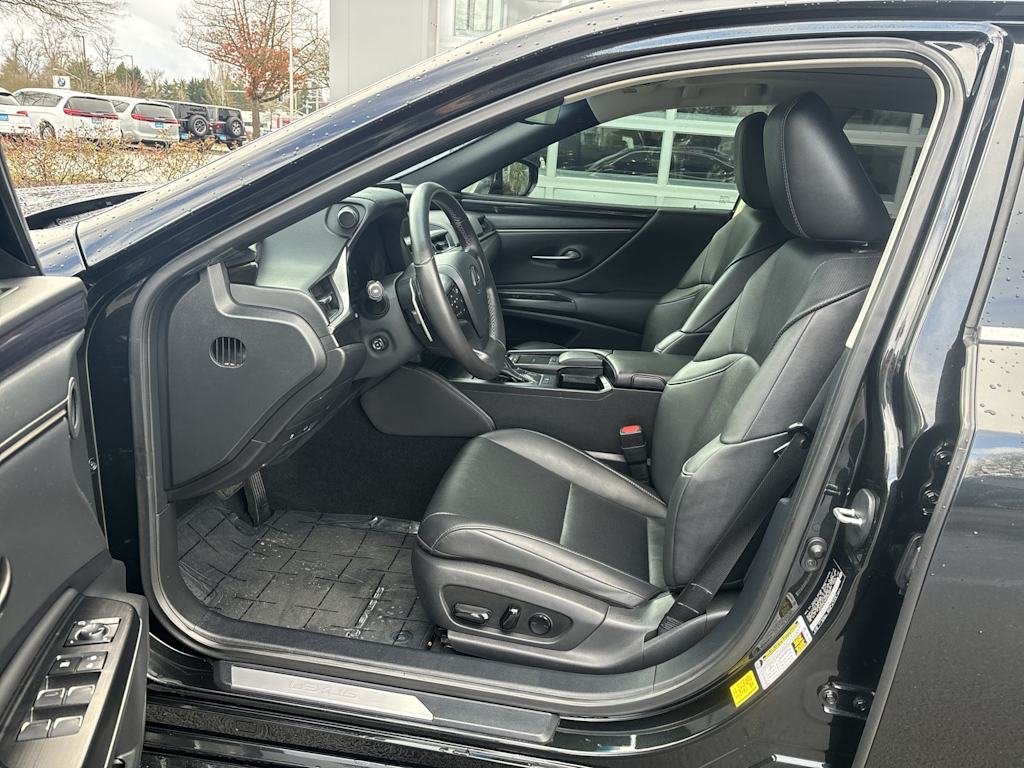 Thumbnail: 2021 Lexus ES - 6