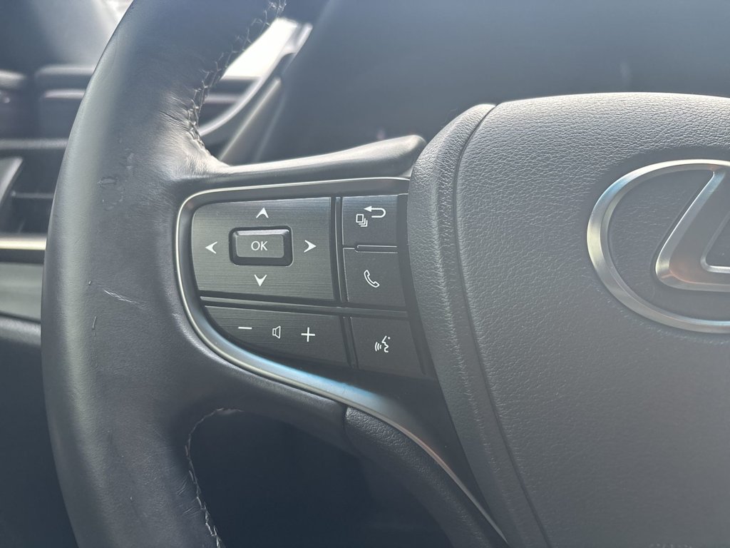 Thumbnail: 2021 Lexus ES - 16