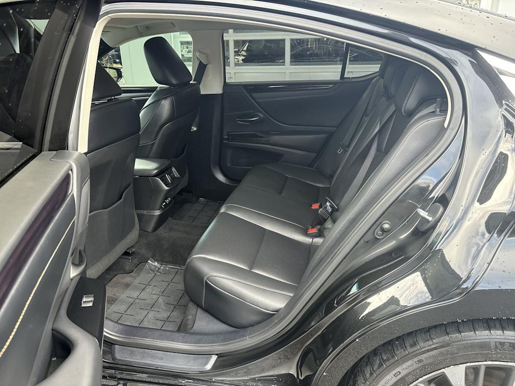 Thumbnail: 2021 Lexus ES - 15