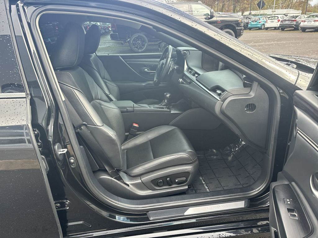 Thumbnail: 2021 Lexus ES - 14