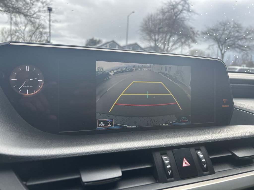 Thumbnail: 2021 Lexus ES - 23