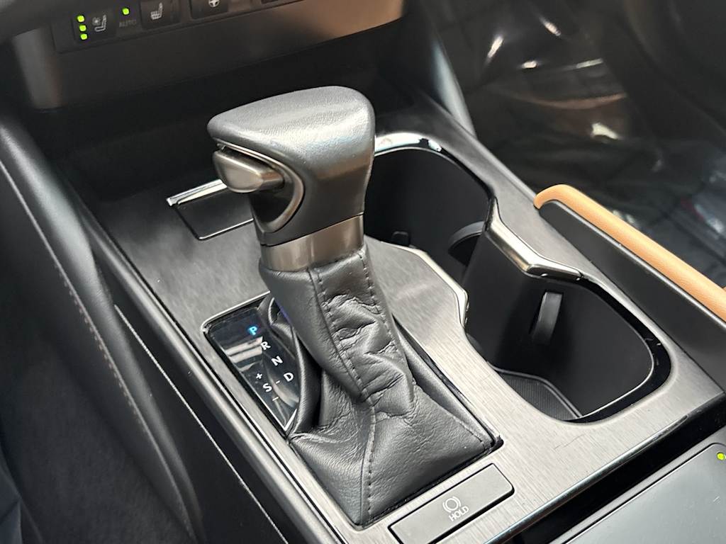 Thumbnail: 2023 Lexus ES - 9