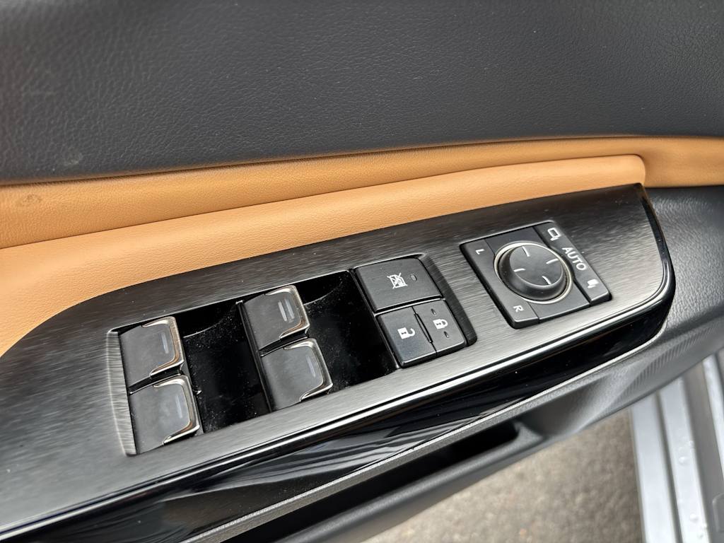 Thumbnail: 2023 Lexus ES - 12