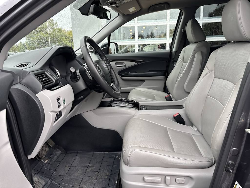 Thumbnail: 2017 Honda Pilot - 8