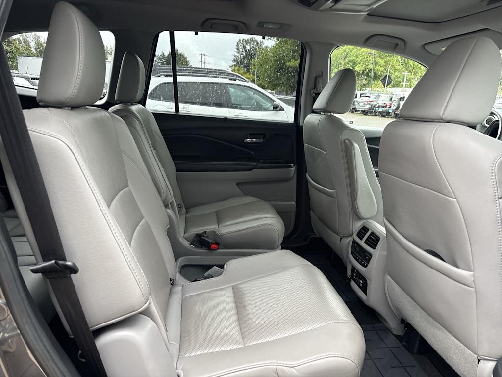 Thumbnail: 2017 Honda Pilot - 9