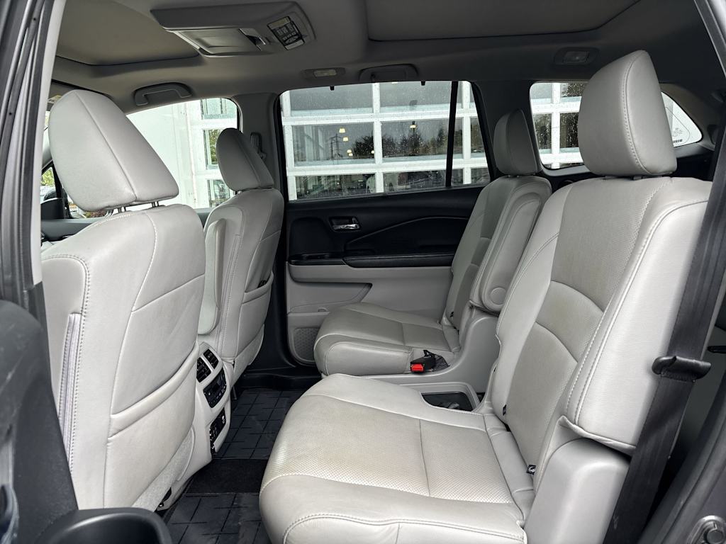 Thumbnail: 2017 Honda Pilot - 13