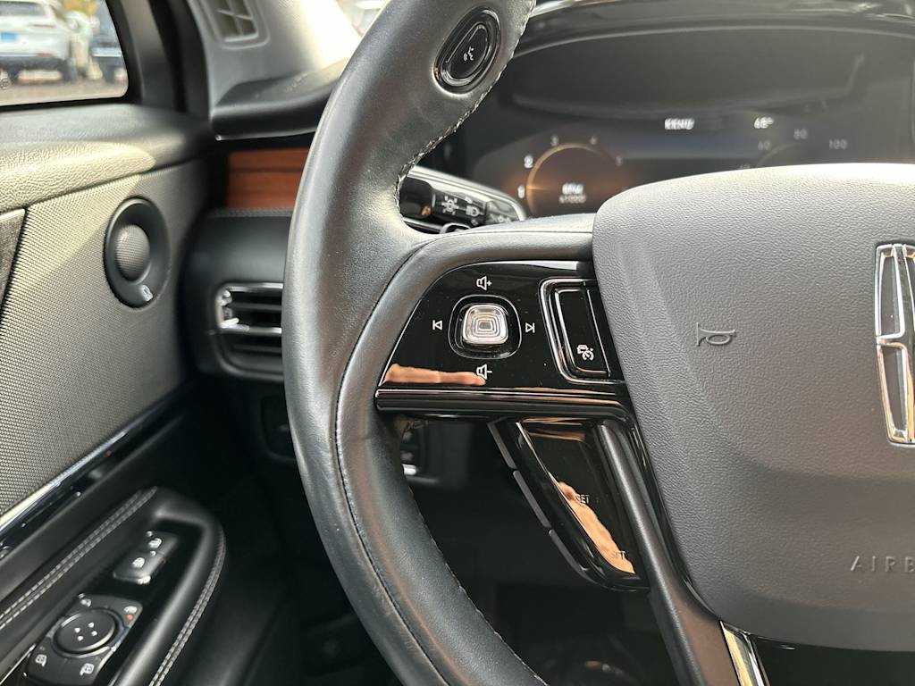 Thumbnail: 2020 Lincoln Corsair - 16