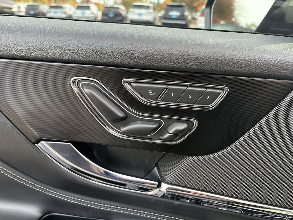 Thumbnail: 2020 Lincoln Corsair - 13