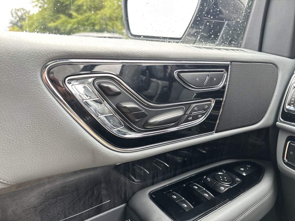 Thumbnail: 2018 Lincoln Navigator - 13
