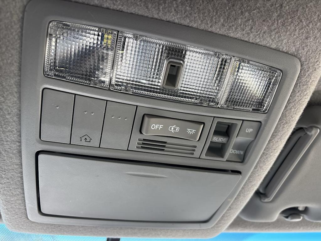 Thumbnail: 2012 Toyota Highlander - 17