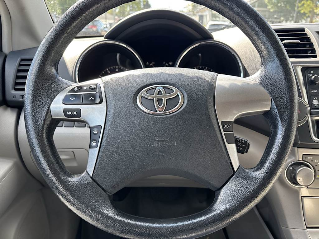 Thumbnail: 2013 Toyota Highlander - 2