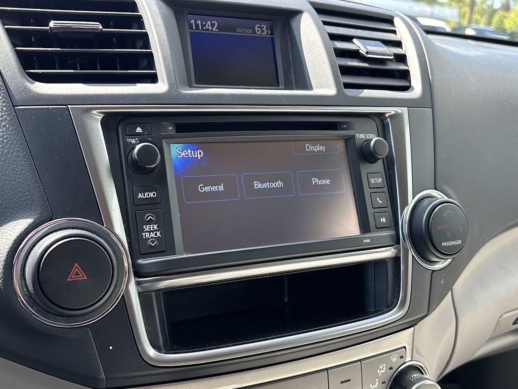 Thumbnail: 2013 Toyota Highlander - 16