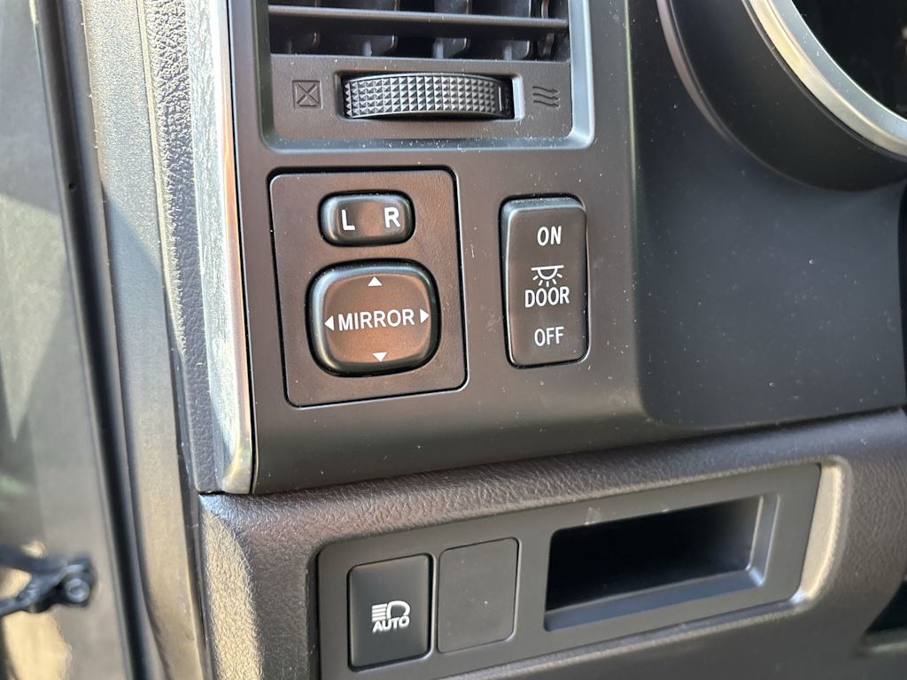 Thumbnail: 2018 Toyota Sequoia - 10