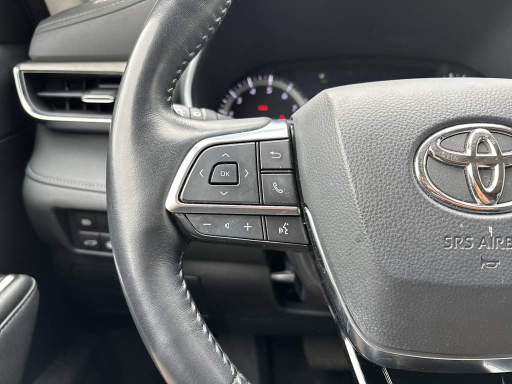 Thumbnail: 2021 Toyota Highlander - 11