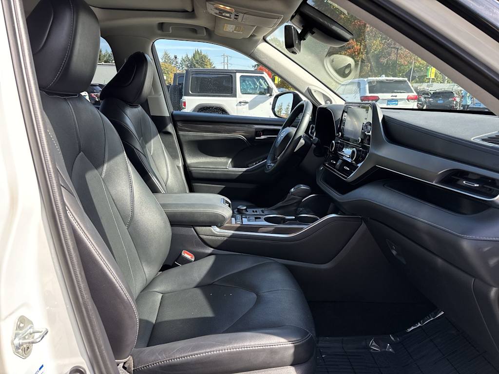 Thumbnail: 2021 Toyota Highlander - 4