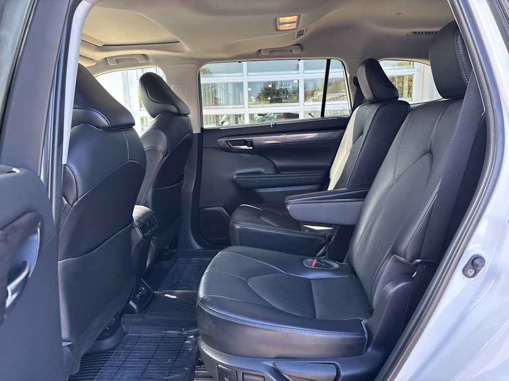 Thumbnail: 2021 Toyota Highlander - 10