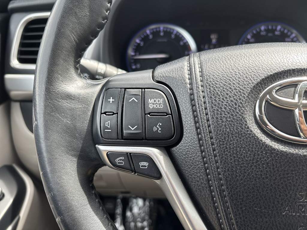 Thumbnail: 2014 Toyota Highlander - 15