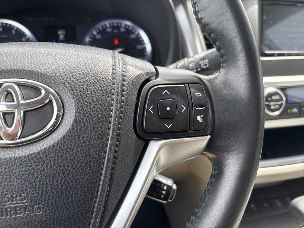 Thumbnail: 2014 Toyota Highlander - 16