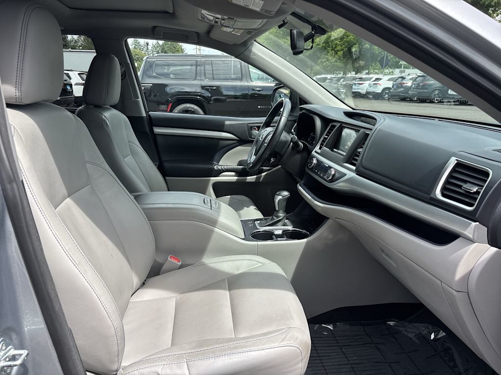 Thumbnail: 2014 Toyota Highlander - 5