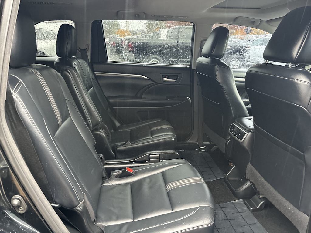Thumbnail: 2017 Toyota Highlander - 6