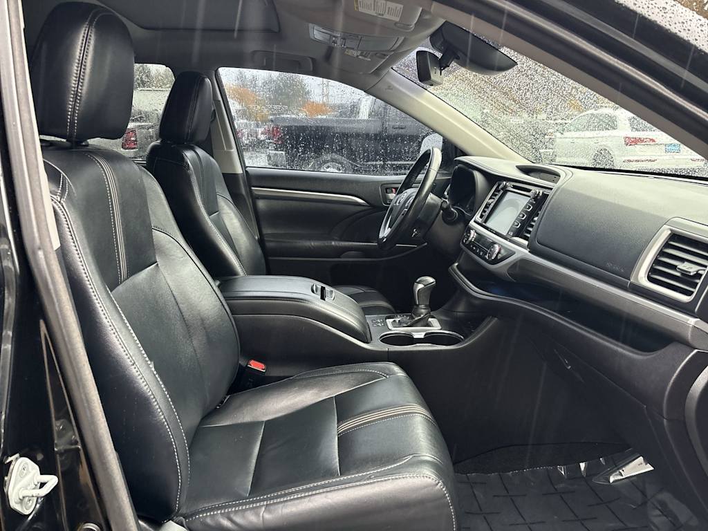Thumbnail: 2017 Toyota Highlander - 4