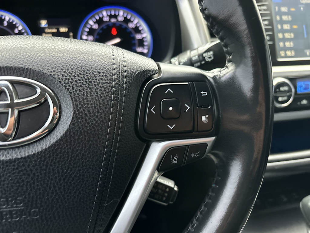 Thumbnail: 2017 Toyota Highlander - 14