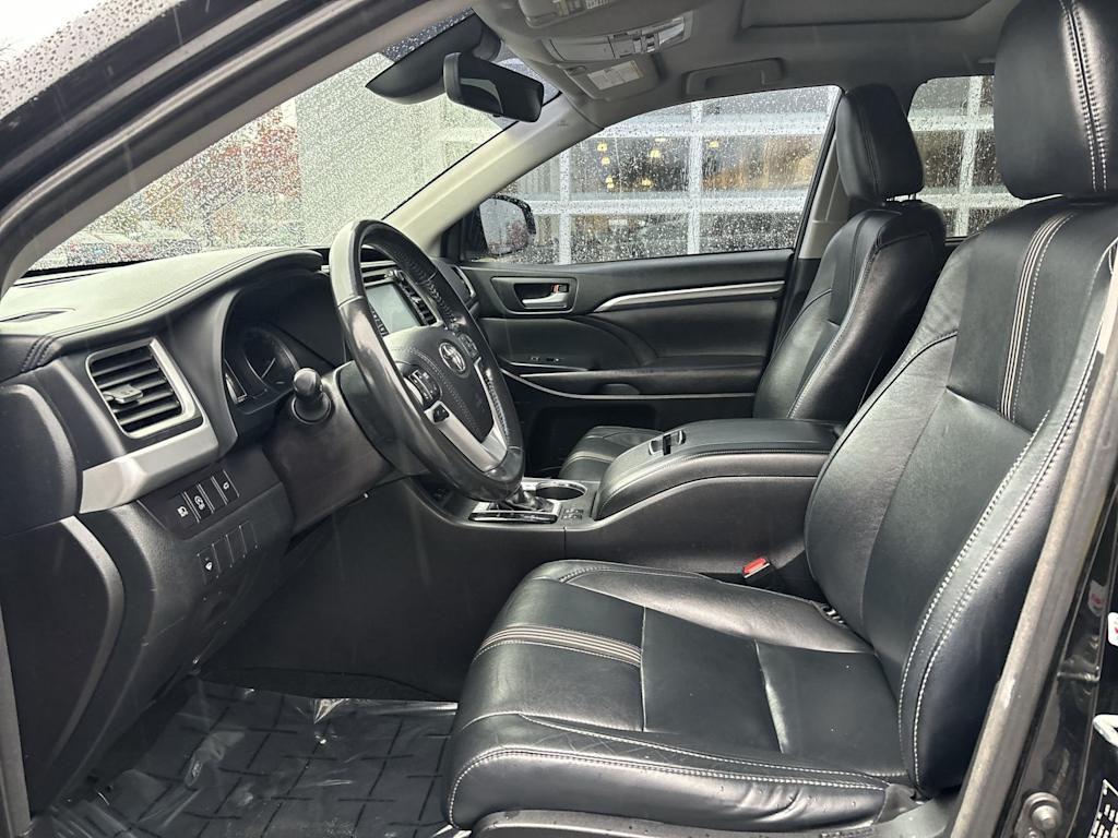 Thumbnail: 2017 Toyota Highlander - 5
