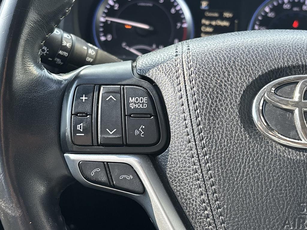 Thumbnail: 2017 Toyota Highlander - 11