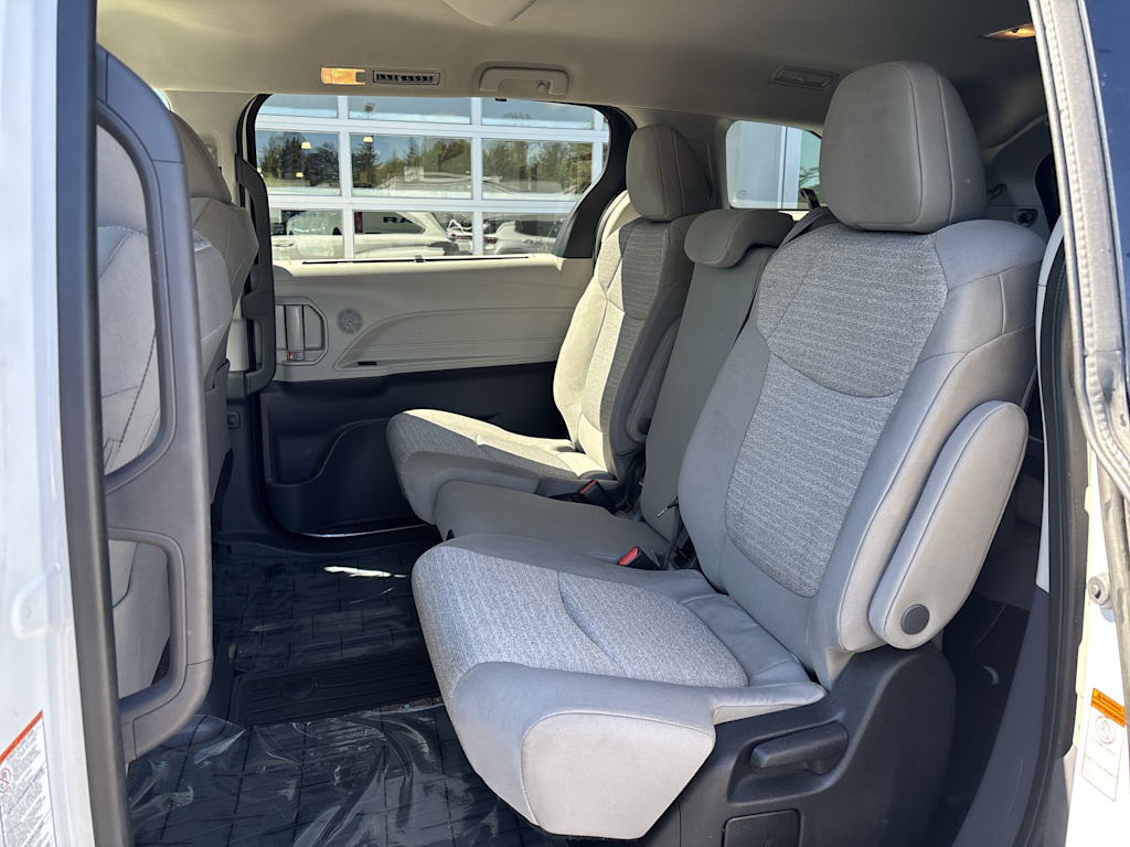 Thumbnail: 2022 Toyota Sienna - 10