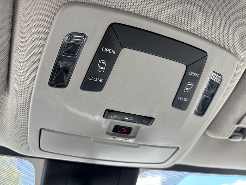 Thumbnail: 2022 Toyota Sienna - 26