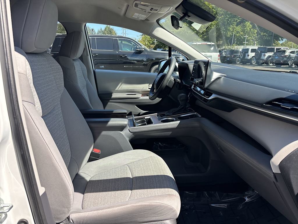 Thumbnail: 2022 Toyota Sienna - 4