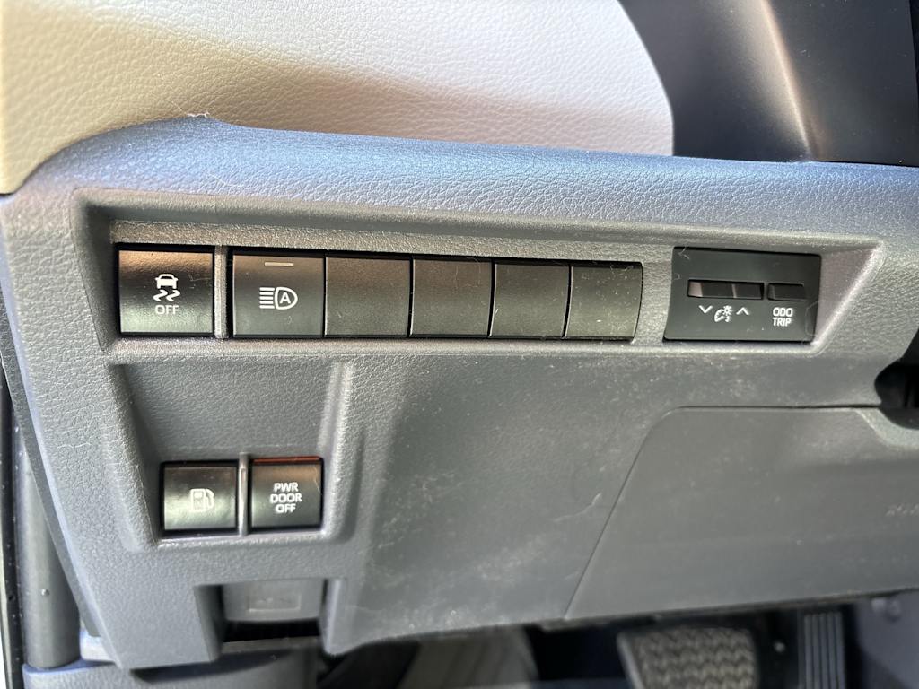 Thumbnail: 2022 Toyota Sienna - 12