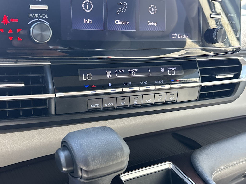Thumbnail: 2022 Toyota Sienna - 24